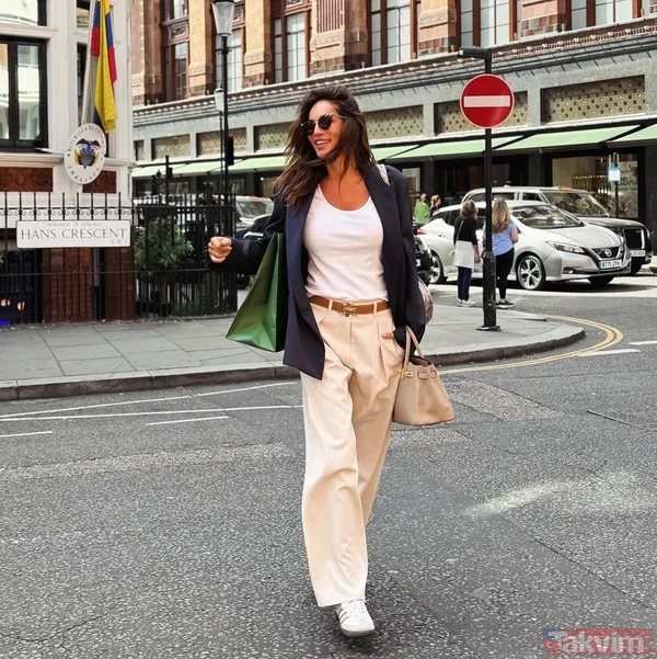 Ayrıca, Güzide Duran'ın Taşıdığı 45 Bin Dolarlık (Yaklaşık 2 Milyon Tl) Fransız Tasarım Çanta Da Sosyal Medyada Gündem Oldu.