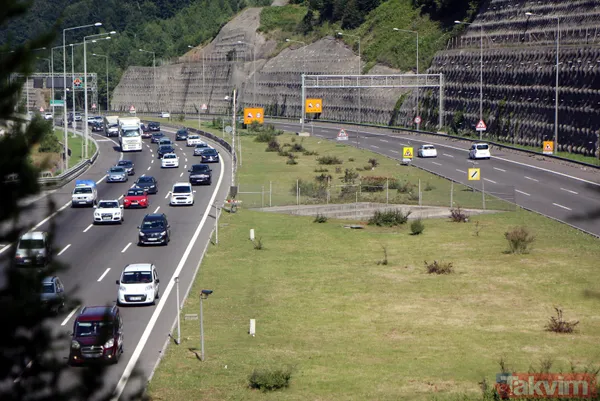 SON DAKİKA: Kurban Bayramı tatili için yollar doldu taştı! Bolu Dağı'nda kilometrelerce araç kuyruğu - 10