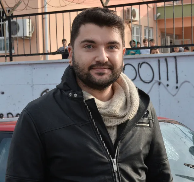 Havalimanından çıkıp aracına doğru gitti, gördüğü karşısında şoke oldu!-1