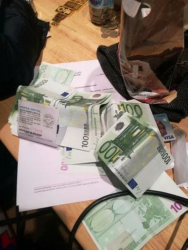 FETÖ'nün 'Gaybubet evleri' sorumlusu rezidans dairede külçe külçe altınlarla yakalandı-4