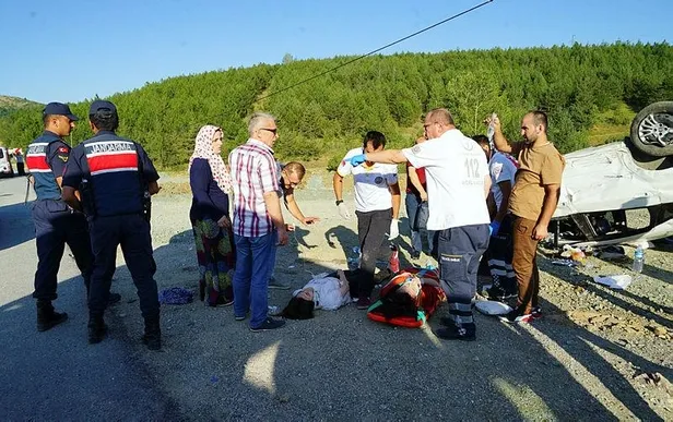 Kastamonu'da kızının düğünü için yola çıkan aile kaza geçirdi: 5 yaralı-3