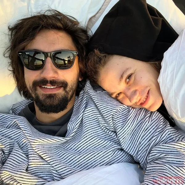 Serenay Sarıkaya bikinisiyle kayalıkların üzerinden paylaştı! Umut Evirgen’in biricik aşkına Sinem Kobal kayıtsız kalamadı - 2