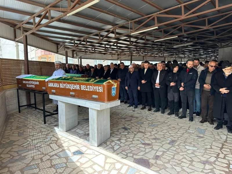 ankarada-ozel-halk-otobusu-ust-gecide-carpti-5-olu-1775390721687.jpeg Ankara'da özel halk otobüsü üst geçide çarptı: 5 ölü!-5