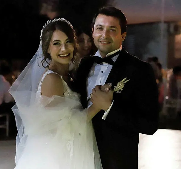 son-dakika-canli-derste-beyin-kanamasi-gecirdi-esra-ogretmen-yasama-tutunamadi-1619948637883.jpg Canlı ders sırasında beyin kanaması geçirdi! Esra öğretmenden acı haber geldi-2