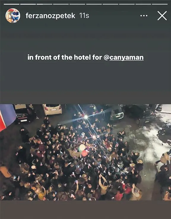 Roma’ya giden Can Yaman İtalyan hayranlarının kurbanı oldu-1