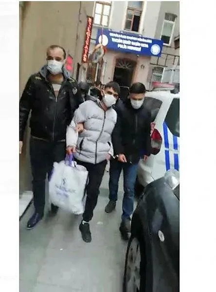 beyoglunda-amerikali-turist-leonard-samuel-raya-bicakli-saldiri-o-anlar-kamerada-1640710205599.jpeg Beyoğlu'nda, Amerikalı turist Leonard Samuel Ray'a bıçaklı saldırı! O anlar kamerada-3