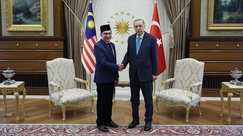 Malezya Başbakanı Enver İbrahim ve Başkan Recep Tayyip Erdoğan (AA)