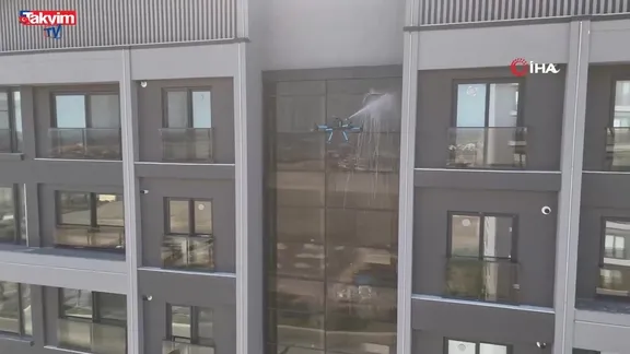 Adana’da cam temizliğine yeni soluk: Dronlar camcı oldu