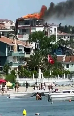 Son dakika: Büyükçekmece'de 5 katlı binada korkutan yangın!