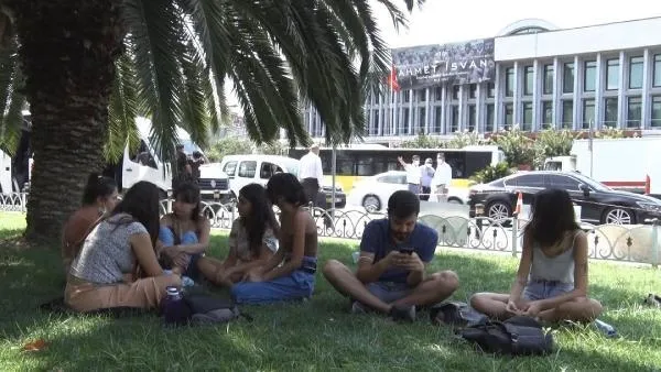 İBB önünde oturma eylemi: "İşe iade edilene kadar bu eylemleri sürdüreceğiz"-2