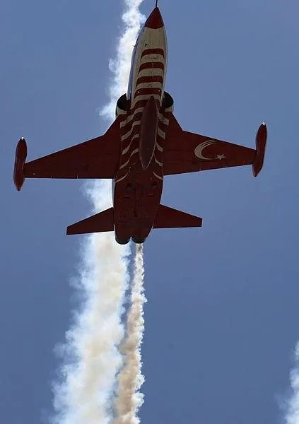 Türk Yıldızları KKTC'de nefes kesti! MSB'den göğsümüzü kabartan görüntüler-6