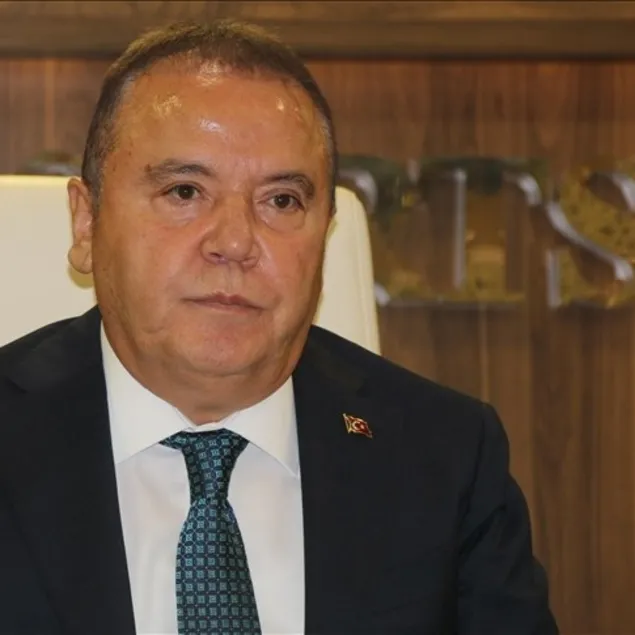 Muhittin Böcek hastaneye kaldırıldı