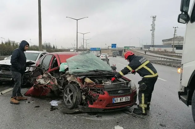 Son dakika: İstanbul Gebze'de zincirleme trafik kazası: Yaralılar var