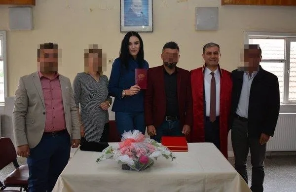 SON DAKİKA: İYİ Partili Elmalı Belediye Başkanı Halil Öztürk'ün yasak aşkı bir kez daha deşifre oldu: Avukatları ortak!-6