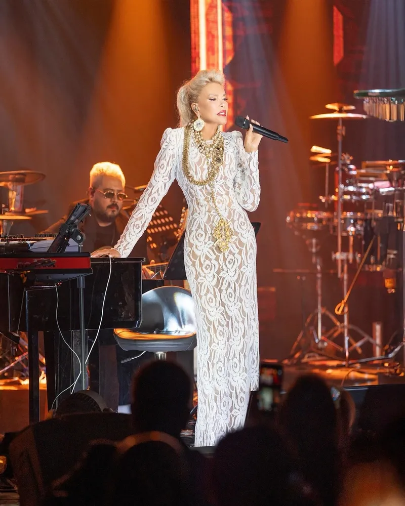 ajda-pekkanin-isiltili-ceketinin-fiyati-ortaya-cikti-normal-degil-1776156788873.jpg Ajda Pekkan'ın ışıltılı ceketinin fiyatı ortaya çıktı: “Normal değil”-7