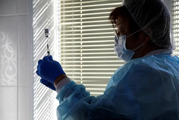 Çocuklar koronavirüs aşısı olacak mı? Bilim Kurulu Üyesi Prof. Dr. Hasan Tezer canlı yayında açıkladı-5