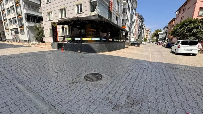 1721307091729.jpeg Görme engelli çift kapağı açık bırakılan rögara düşmüştü | Olay anını anlattı: Korku içindeyiz! O anlar kamerada-7