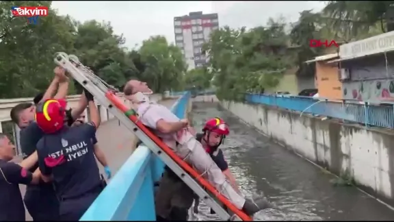 Bakırköy'de kafenin çatısından dereye düşen çalışanı itfaiye kurtardı