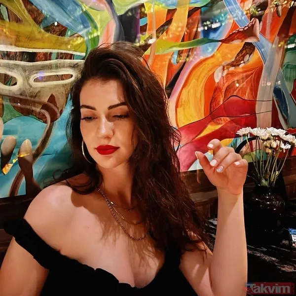 Burcu Özberk bikinili paylaştı sosyal medya sallandı "Yine dünyayı yakıyorsunuz Burcu Hanım" 33'lük Burcu Özberk pek cesur - 2