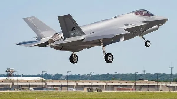 Türk F-35’lerinin ilk uçuşu görüntülendi!-1