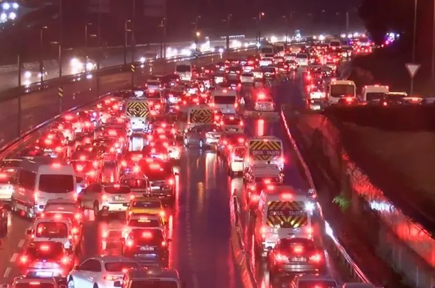 SON DAKİKA: İstanbul'da kar yağışı sonrası trafik yoğunluğu yaşanıyor!