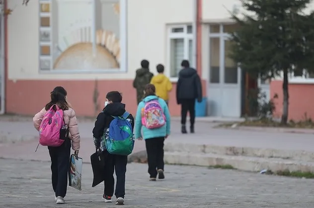 Milli Eğitim Bakanlığı MEB 2. ara tatil hangi tarihte uygulanacak? İkinci ara tatil ne zaman 2022? Okullar ne zaman kapanacak?