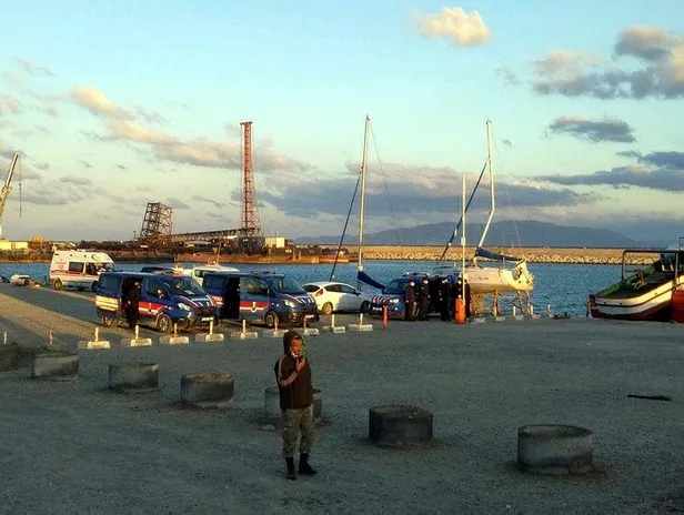 marmarada-karaya-oturan-romorkore-yardima-giden-bot-alabora-oldu-1635177269679.jpeg Marmara'da karaya oturan römorköre yardıma giden bot alabora oldu!-3