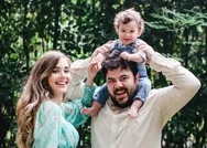 Eser Yenenler koronavirüse yakalandı! İkinci bebeğine hamile eşi Berfu Yenenler ile ayrı evlerde karantinada...