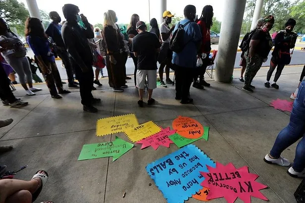 ABD'de salgın sürecinde ilk kez işsizlik maaşı başvurusunda bulunanların sayısı toplam 52,9 milyona ulaştı-4