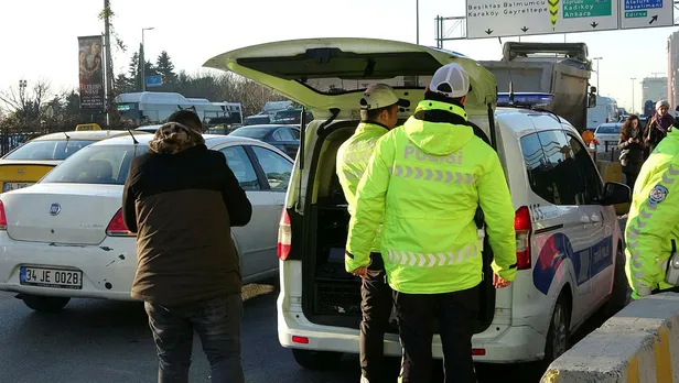 İstanbul'da sıkı denetim! Çakar kullananlara binlerce lira ceza kesildi!-1