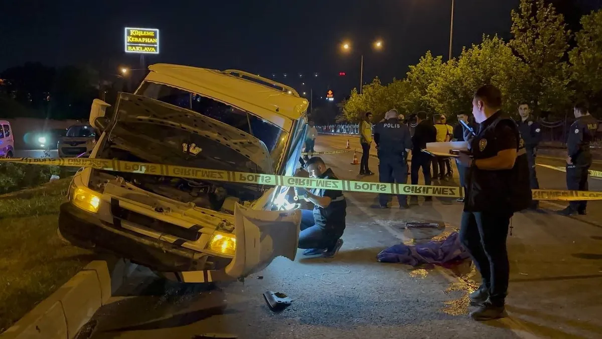 Gaziantep'ten korkunç kaza görüntüleri: Kanlar içinde kaldı | Araçtan uçarak can verdi