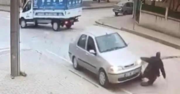 Yer: Bursa İnegöl... Yaya geçidinden karşıya geçmeye çalışan dede ve torununa araba çarptı