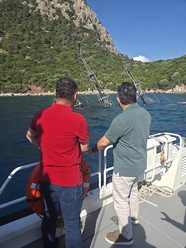 marmariste-denizde-panik-big-boss-isimli-tur-teknesi-batti-sahil-guvenlik-ekipleri-bolgeye-sevk-edildi-1780068547978.jpeg Marmaris’te denizde panik! Big Boss isimli tur teknesi battı: Sahil güvenlik ekipleri bölgeye sevk edildi-2