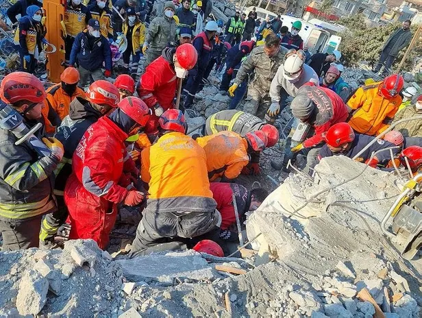 Kahramanmaraş'taki 7.7 ve 7.6'lık depremler sonrası seçim ertelenir mi? Siyasi yağmacılara sert tepki: AK Parti'den net açıklama-9
