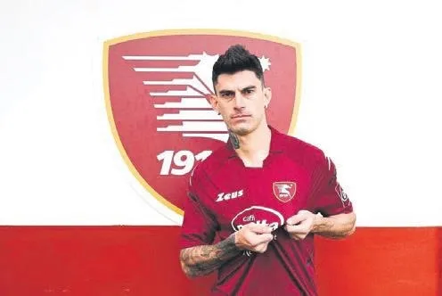 galatasarayin-yeni-transferi-pulgar-imzayi-atti-1643842828855.jpeg Galatasaray'ın yeni transferi Pulgar imzayı attı-5