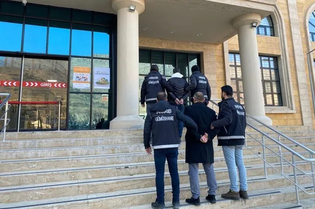 Yolcu otobüsüyle uyuşturucu taşırken polise yakalandılar
