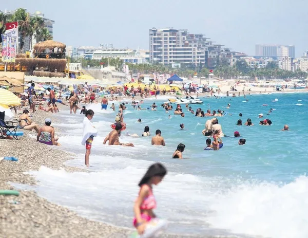Türkiye'de tatil göçü başladı tam 10 milyon kişi yollara aktı! Havada, karada, denizde bayram var-4