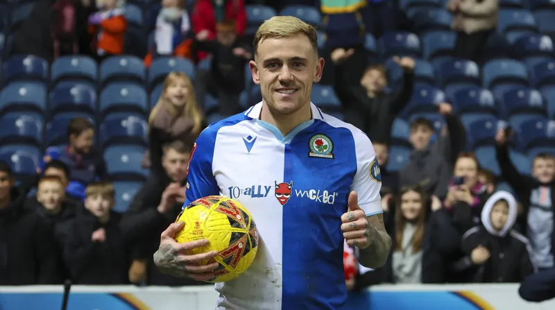 galatasaray-transferde-costu-bir-kere-orta-sahaya-yeni-yildiz-geliyor-1722789602204.jpg Sammie Szmodics