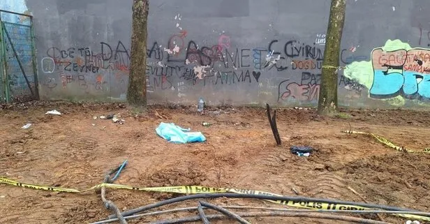 Gaziosmanpaşa’da sahte alkol iddiası! Bir kişi yapımı devam eden parkta ölü bulundu: Zehirlenip ölmüş galiba
