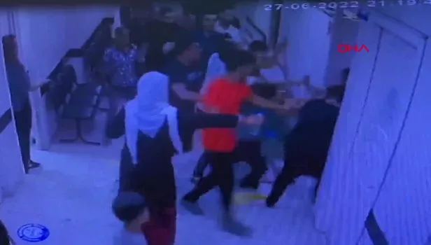 Şanlıurfa'da doktora saldıranlar serbest bırakıldı bakanlık harekete geçti! Şiddet anları kamerada