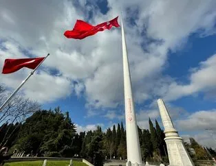 Türkiye’nin en uzun direklerine bayraklar çekildi