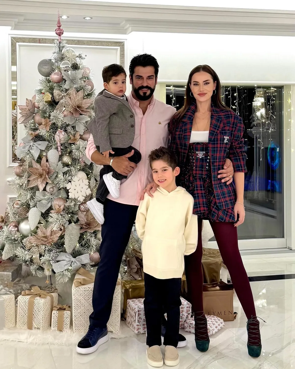 fahriye-evcen-yaz-sezonunu-acti-guneslendigi-anlari-paylasti-1778916451380.jpg Fahriye Evcen yaz sezonunu açtı: Güneşlendiği anları paylaştı-4