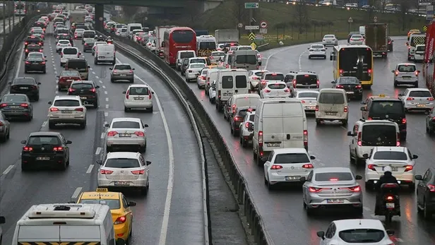 2-el-araclarda-6-ay-6-bin-km-sarti-ve-kapsami-nedir-otomobil-satislarinda-6-ay-ve-6-bin-kilometre-siniri-hangi-1687328902894.jpg Otomobil satışlarında "6 ay ve 6 bin kilometre sınırı" hangi araçlar için geçerli? Ticaret Bakanlığı süreyi uzattı! Araçlarda 6 ay 6 bin km şartı ve kapsamı nedir?-4