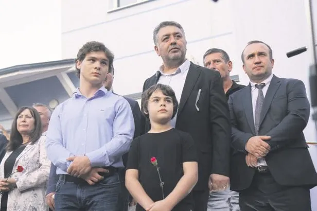 Efsane olmuş! Cep Herkülü’nün heykelini diktiler-1