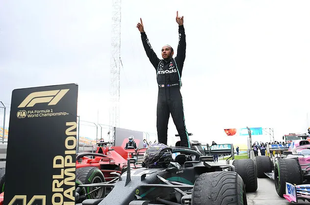 Formula 1'in son şampiyonu Lewis Hamilton 'Yılın Spor Kişiliği' seçildi