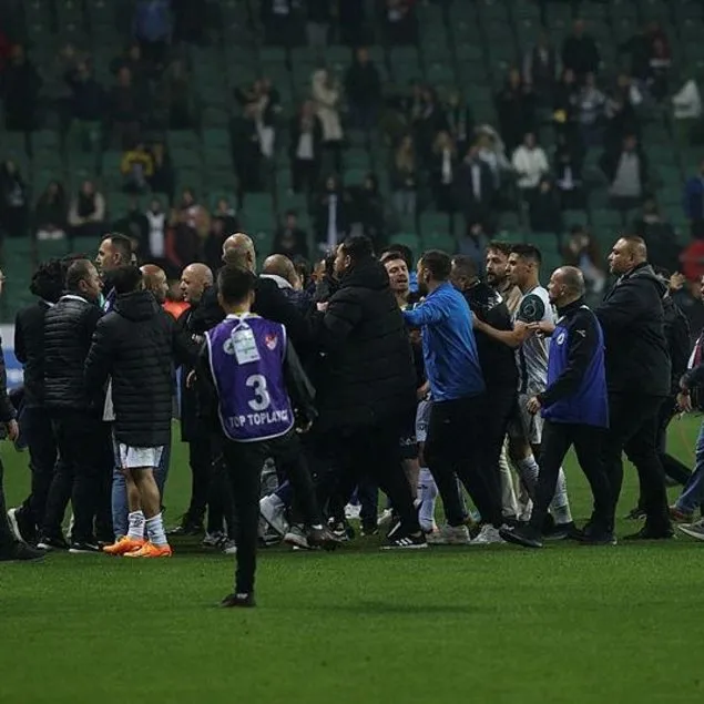 Fener buza çarptı