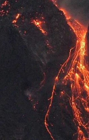 SON DAKİKA: Endonezya'da turuncu alarm: Merapi Yanardağı'nda patlama