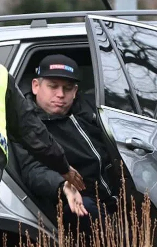 İsveç'te Kur'an-ı Kerim yakan Paludan ve skandalı finanse eden gazeteci Frick birbirine girdi! Kristersson'dan acı itiraf: "Aksi takdirde sonuçları olacak"