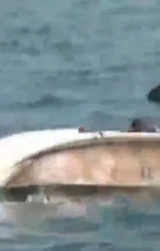 Bursa Gemlik'te 30 Ağustos Zafer Bayramı etkinliğinde tekne alabora oldu