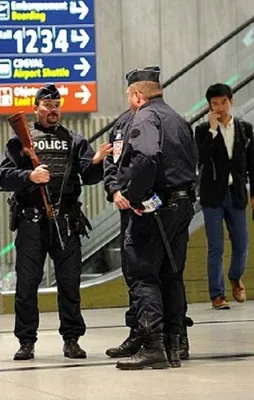 Paris'te terör alarmı! Havalimanı boşaltıldı